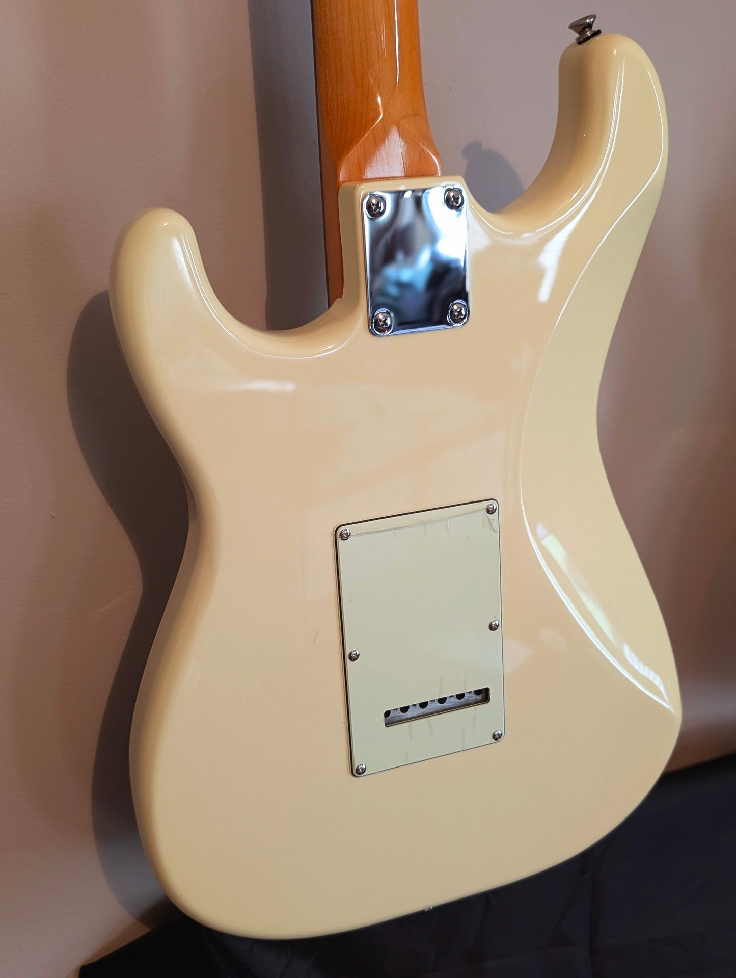 Aria Pro II STG-62 Vintage White